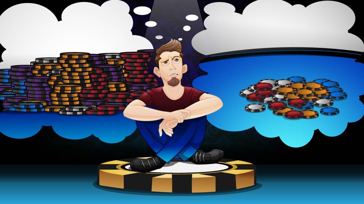 Spieler, der auf dem DButton mit zwei Gedankenblasen sitzt: einer für einen GROSSEN Pot mit vielen Chips in der Mitte; der andere mit einem kleineren Pot mit nur wenigen Chips in der Mitte