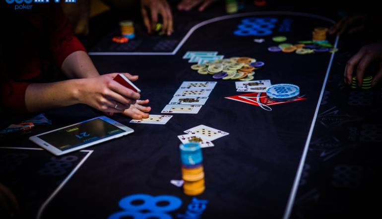 8 Gründe warum der Pokertisch die perfekte Kulisse für Gruppeninterviews ist